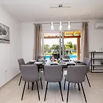 Vila Enjoy Mit Privatem Pool, By Istrabook Pula