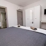 Enjoy Mit Privatem Pool, By Istrabook Pula