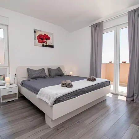 Villa Enjoy Mit Privatem Pool, By Istrabook