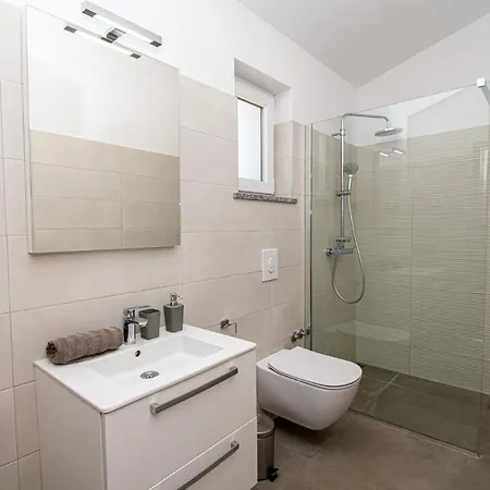 Enjoy Mit Privatem Pool, By Istrabook Villa Pula