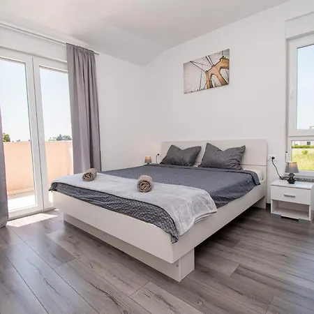 Villa Enjoy Mit Privatem Pool, By Istrabook *