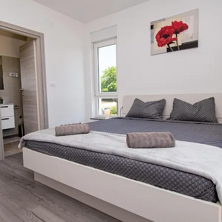 Enjoy Mit Privatem Pool, By Istrabook Villa Pula