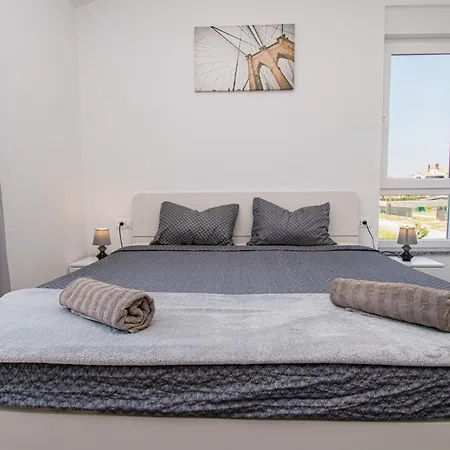 Villa Enjoy Mit Privatem Pool, By Istrabook *