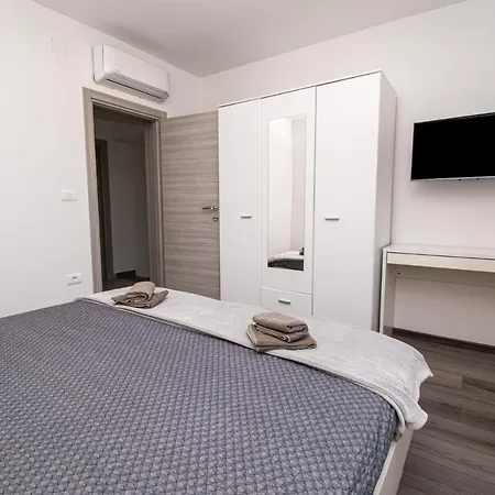 Villa Enjoy Mit Privatem Pool, By Istrabook *