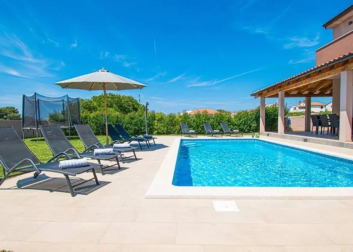 Enjoy Mit Privatem Pool, By Istrabook Вилла