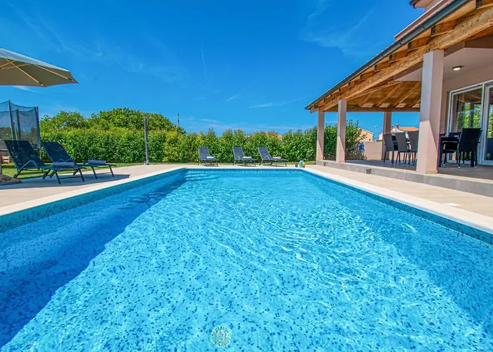 빌라 Enjoy Mit Privatem Pool, By Istrabook 풀라