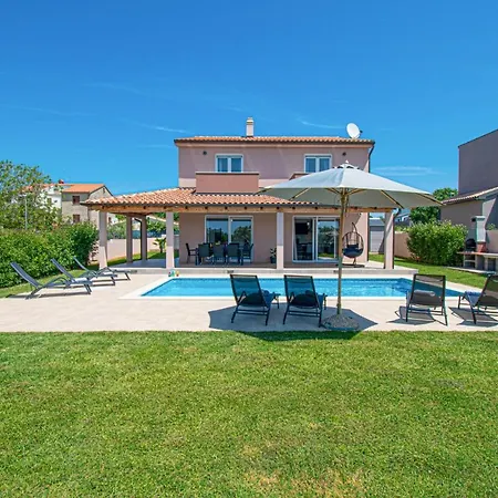 Enjoy Mit Privatem Pool, By Istrabook * Pula