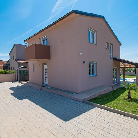 Villa Enjoy Mit Privatem Pool, By Istrabook *