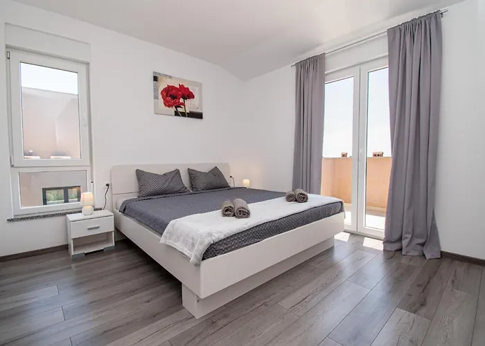 Villa Enjoy Mit Privatem Pool, By Istrabook