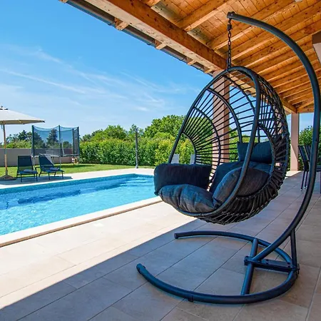 Enjoy Mit Privatem Pool, By Istrabook * بولا