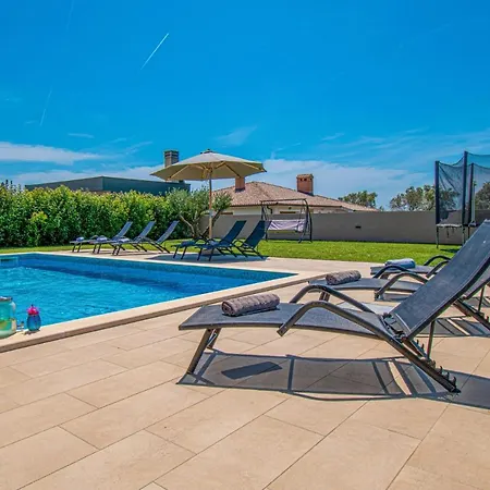 Villa Enjoy Mit Privatem Pool, By Istrabook *